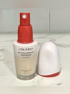 New - Shiseido Revitalessence Skin Glow Foundation Shell - 130 Opal  - Fair (#F3